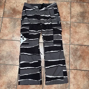 Men’s DC Snowboarding Ski Pants XL  Black Waterproof  Y2K - Picture 1 of 8