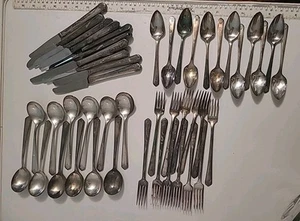 Wm A Rogers AA Heavy Oneida Silverplate Flatware Set Chevron Pattern 47 pcs - Picture 1 of 7