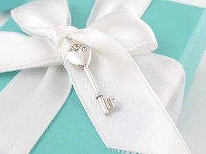 COLGANTE LLAVE CORAZÓN DIAMANTE TIFFANY & CO ENCANTO - Imagen 1 de 4