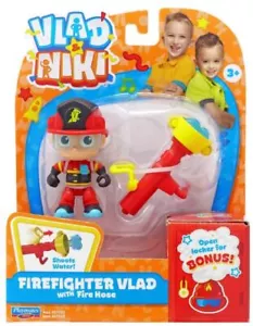Vlad & Niki pompiere Vlad con tubo antincendio - Foto 1 di 2