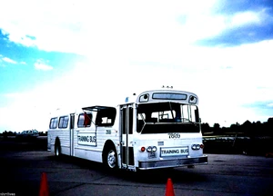 5x7 COLOR PHOTO NYC BUS 1976 TRAINING FLXIBLE #7809 FLOYD BENNETT FIELD 5/13/90 - Picture 1 of 1