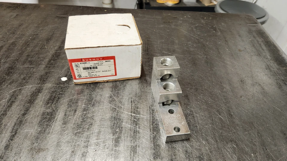 Burndy K11A36U-2 (2) 2 STR-600 Dual 3/8-Stud Aluminum Lug Terminal. NEW IN BOX - Image 1 of 4