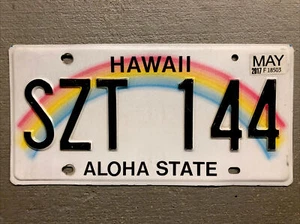 TARGA HAWAII ARCOBALENO STATO ALOHA LETTERE/NUMERI CASUALI BELLA!!!! - Foto 1 di 3