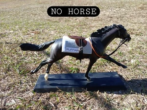 Breyer caballo réplica personalizada Ruffian carrera sillín conjunto Kentucky Derby - Imagen 1 de 3