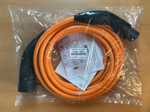TOYOTA Mode 3-Ladekabel (7,5m) für Elektro-/Plug-In-Fahrzeuge - Bild 1 von 2