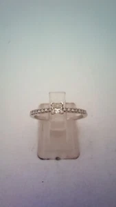Hallmarked 9ct White Gold & Princess Cut 0.25ct Lab Created Diamond Ring Size N. - Picture 1 of 8