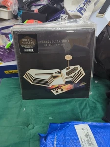 ARCTIC MONKEYS - Tranquility Base Hotel + Casino, Ltd SILVER VINYL + DL & Book - Picture 1 of 3