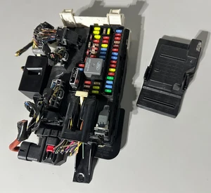 2010 Ford Mustang GT Fuse Relay Box Body Control Module BCM AR3T-156045-DE - Bild 1 von 11