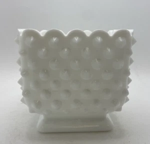 De Colección Fenton Hobnail Leche Vidrio Pedestal Cuadrado Maceta Borde Festoneado 4" - Imagen 1 de 9