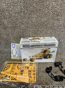 Tom Daniel GROOVY GRADER 1:24 scale Monogram Model Kit 5697 from 1996 New - Picture 1 of 6