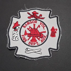 BANGOR VOLUNTEER AUX FIRE DEPT FIGHTER SHOULDER PATCH MANITOWOC COUNTY WISCONSIN - Picture 1 of 2