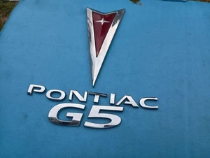 PONTIAC G5 CHROME LETTERING EMBLEM WITH LOGO OEM USED  - Picture 1 of 5