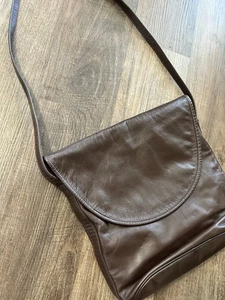 Halston True Vintage echt braun Leder Schulter Klappe Handtasche Geldbeutel Tasche - Bild 1 von 8