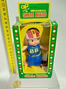 WIND-UP SKATE BOARD MECHANICAL N. 216 GIOCO RARO originale NEW! ANNI '70 80 GAME - Picture 1 of 5