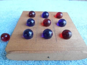 Vintage Holz Tic Tac Toe Spiel mit Murmeln für Reisen VON EINEM JUNIOR LEISTUNG - Bild 1 von 10