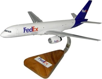 Avión FedEx Express Boeing 757-200F con pantalla de escritorio modelo de jet de madera 1/100 SC Foto 1 de 4