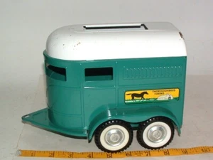 * 1960s NYLINT PRESSED STEEL FORD THOROUGHBRED FARMS HORSE TRAILER 9" LONG ! - Picture 1 of 7