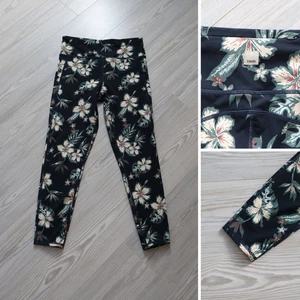 Vuori Womens Small Blue Maui Floral Stride Leggings Stretch Logo Athletic  VW429 - Picture 1 of 7