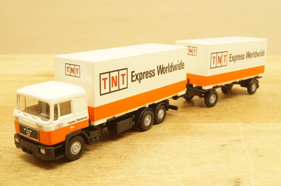 Ho 1:87 WIKING 574 01 42 Man F 90 Scambiare il Corpo Rimorchio " tnt Express " - Immagine 1 di 4