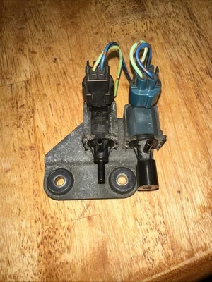 92-98 OEM Suzuki Sidekick Geo Tracker EGR FPR Vacuum Solenoid Purge Valve VSV - Image 1 of 3