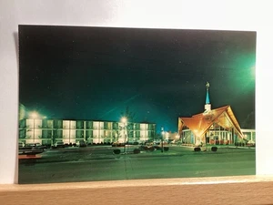 Howard Johnson Motor Lodge: Hyannis, MA - Vintage Postcard - Picture 1 of 3