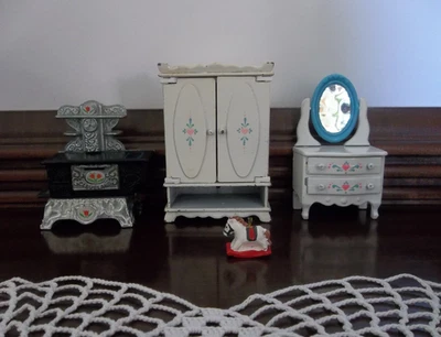 1980 Mattel The Littles Metal Diecast Dollhouse Furniture Dresser Armoire Stove - Image 1 of 4