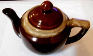 Tetera decorativa con esmalte por goteo de cerámica marrón - 51/2" de alto - Imagen 1 de 6