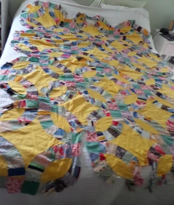 Vintage Doppel Ehering Quilt Top Futtersäcke leuchtend gelber Hintergrund + schwarz - Bild 1 von 16