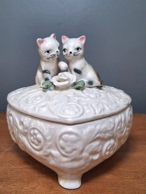 Jay Import Colores Iridiscentes Gato Baratija Caja en Forma de Corazón Foto 1 de 4