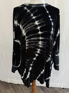 Johnny Was Tie Dye Black Long Sleeve Round Neck Top Size Small - Picture 1 of 7