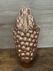 Vintage Grape Cluster Copper Mold Jello Gelatin Pan MCM Kitchen Hanging Decor - Picture 1 of 5