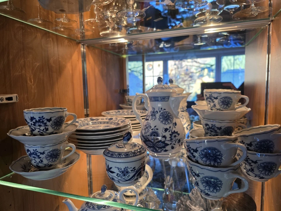 Hutschenreuther Zwiebelmuster service 8 Gedecke Kaffeekanne Zuckerdose - Bild 1 von 4