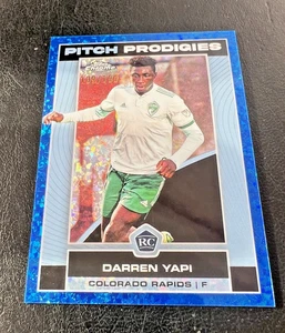 2023 Topps MLS Chrome DARREN YAPI RC Pitch Prodigies Blue Wave Refractor /199 - Bild 1 von 2