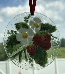 "Adorno/adorno redondo de vidrio fresa fruta de verano firmado por artista 4,25""" - Imagen 1 de 5