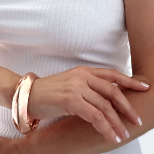 Brazalete grande de cobre pulido tridimensional ovalado en ángulo para dama - Imagen 1 de 5