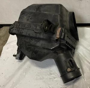 11-13 INFINITI M56 DRIVER LEFT AIR INTAKE FILTER CLEANER BOX HOUSING AIRBOX OEM - Picture 1 of 1