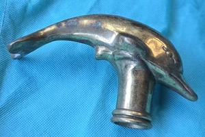 53/4" Griff zum Anschrauben Vintage massiv Messing goldfarben Delfin Figur maritimes Dekor - Bild 1 von 6