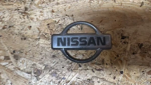 LOGO SCRITTA  USATA  8 CM  Nissan Terrano 2 EMBLEMA - Foto 1 di 1