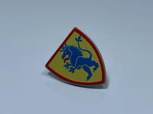 LEGO Vintage Light Grey Shield From Set 6080 6041 6067 6060 Lion Knights Castle - Picture 1 of 2