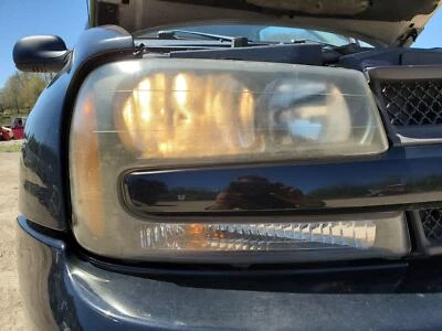 Conjunto de luz delantera derecha Chevy TrailBlazer 2002-2006 (nublado) Foto 1 de 4