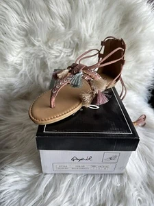 Qupid Womens archer Split Toe Casual Ankle Strap Sandals, Pink w/ tessles - Picture 1 of 2