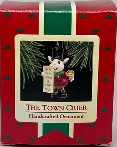 Vintage Hallmark Keepsake Ornament - The Town Crier Christmas Mouse - Picture 1 of 3