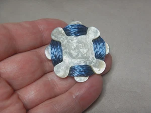 ANTIQUE CHINESE ENGRAVED MOTHER OF PEARL EMBROIDERY THREAD WINDER - Foto 1 di 5