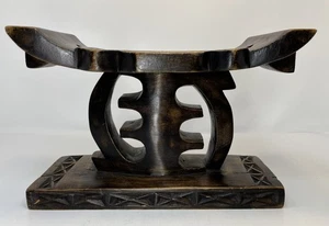 Handgefertigter Holzhocker / Kopfstütze Ghana - Bild 1 von 9