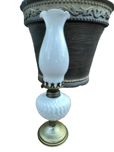 Vintage Milchglas Diamant Messing Hurricane Petroleum Öllampe Schirm Docht Brenner - Bild 1 von 20