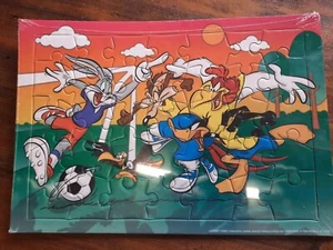 Looney Tunes Vintage 1997 Jigsaw Puzzle Bugs Bunny Daffy Duck - Picture 1 of 5
