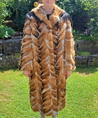Wunderschöner Pelzmantel: Rotfuchs-Pfoten-Mantel mit Scheitelaffen-Koller - Bild 1 von 4