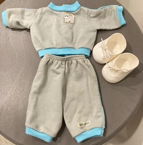 Vintage Cabbage Patch KITTY CAT JOGGER Gray Blue Track Suit & White Tennis Shoes - Picture 1 of 8