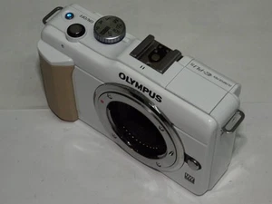 Olympus Pen E-PL1S White Body Only with Genuine Battery Used - Picture 1 of 9
