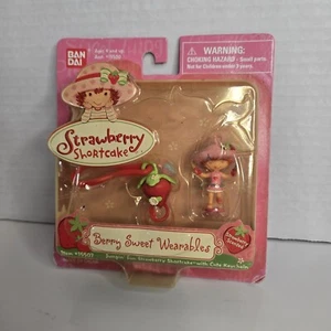 Vintage Bandai Strawberry Shortcake Berry Sweet Wearables Keychain Jumpin' Fun - Picture 1 of 5